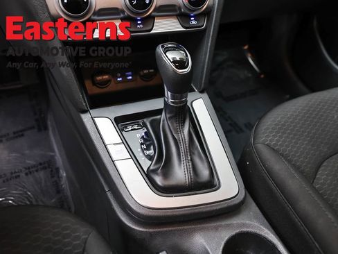 Used 2019 Hyundai Elantra SE w/ Cargo Package FWD image 12