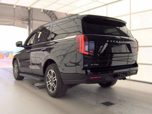 Used 2025 Ford Expedition Active AWD/4WD image 23