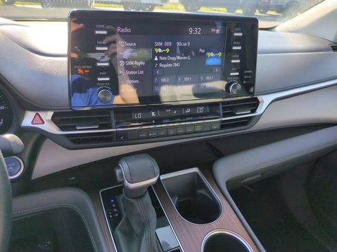 Used 2023 Toyota Sienna XLE FWD image 20