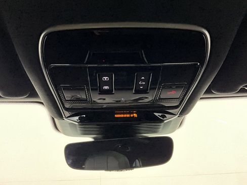 Used 2025 Land Rover Range Rover Sport Dynamic SE image 13