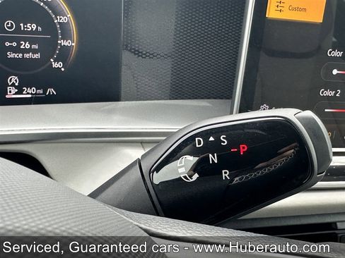 Used 2025 Volkswagen Tiguan SE AWD/4WD image 30
