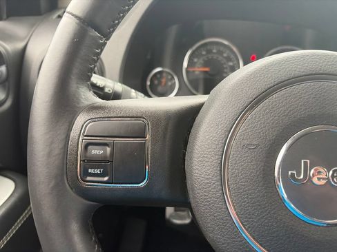 Used 2014 Jeep Compass Latitude FWD image 28
