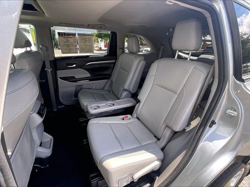 Used 2018 Toyota Highlander Limited AWD/4WD image 31