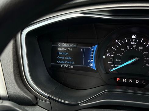 Used 2019 Ford Fusion SE FWD image 28