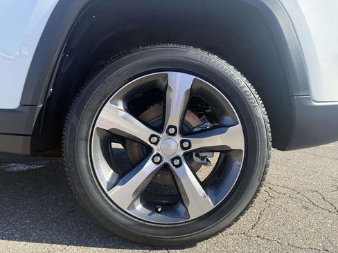 New 2026 Jeep Grand Cherokee Limited RWD image 10