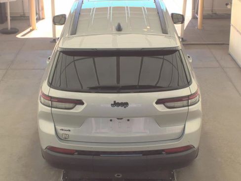 Used 2024 Jeep Grand Cherokee L Altitude image 4