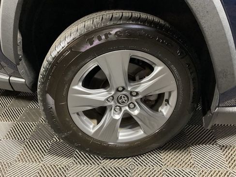 Used 2022 Toyota RAV4 XLE AWD/4WD image 39