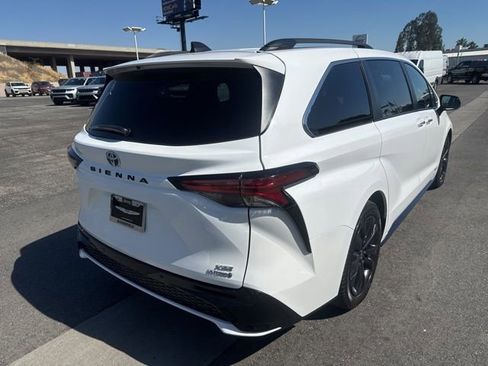 Used 2021 Toyota Sienna XSE FWD image 6