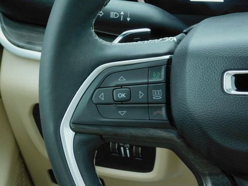 Used 2024 Jeep Grand Cherokee L Limited w/ Luxury Tech Group II image 21