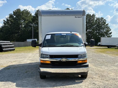 Used 2024 Chevrolet Express 4500 Extended w/ Power Convenience Package RWD image 6