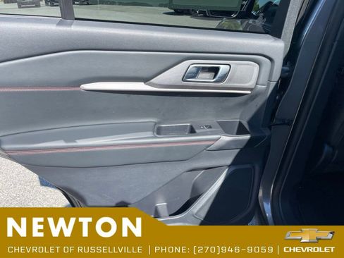 Used 2025 Ford Explorer ST-Line w/ ST-Line Street Pack AWD/4WD image 36