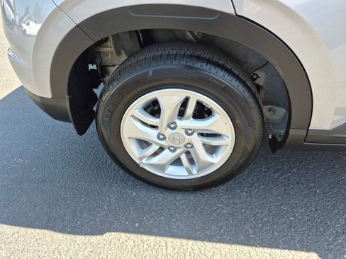 Used 2026 Hyundai Venue SE FWD image 9