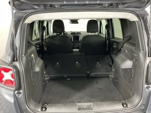 Used 2022 Jeep Renegade Latitude image 27