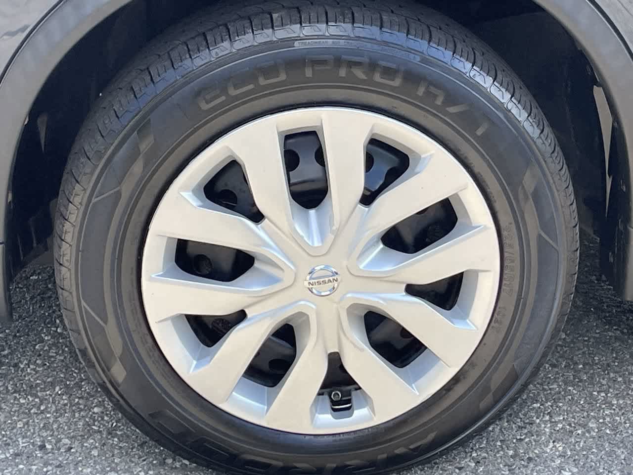 Used 2016 Nissan Rogue S w/ Appearance Package AWD/4WD image 32