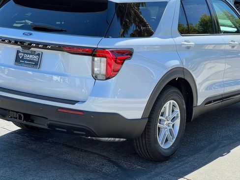 New 2026 Ford Explorer Active RWD image 8