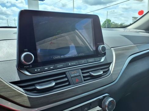 Used 2025 Nissan Altima 2.5 SV FWD image 28