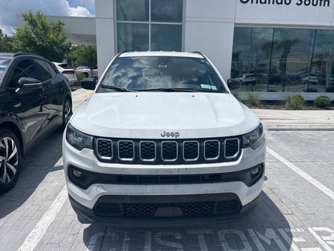 Used 2024 Jeep Compass Latitude AWD/4WD image 2