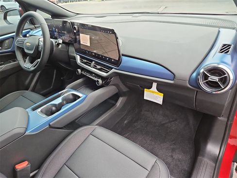 New 2026 Chevrolet Equinox EV LT image 20