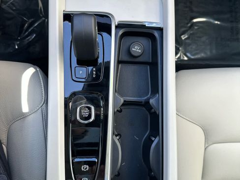 Certified 2024 Volvo XC60 B5 Core AWD/4WD image 19