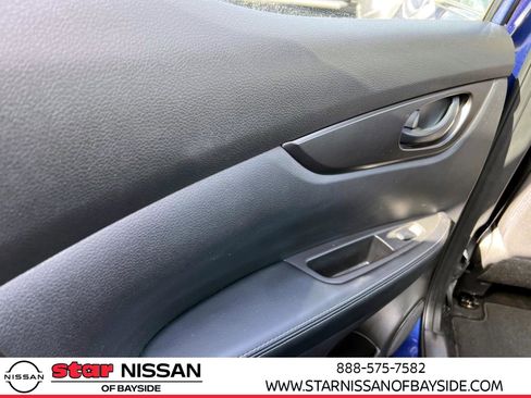 Used 2020 Nissan Rogue Sport S image 11