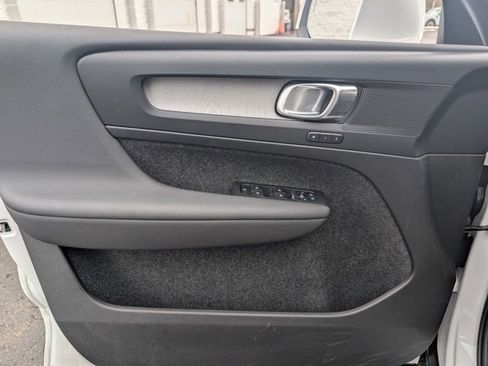 Used 2025 Volvo XC40 B5 Core image 11