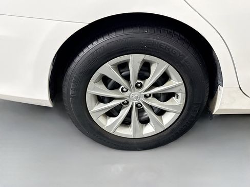 Used 2016 Toyota Camry LE FWD image 32
