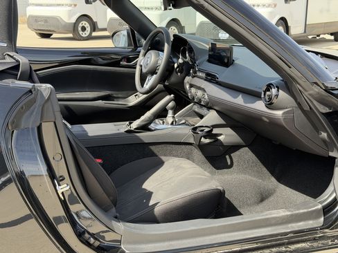 New 2026 MAZDA MX-5 Miata Club w/ Appearance Package RWD image 15