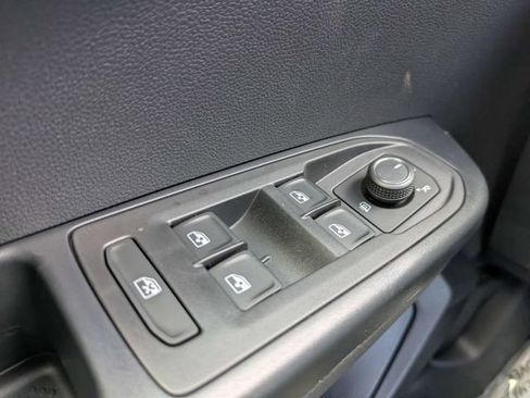 New 2026 Volkswagen Taos SE FWD image 26