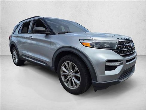 Used 2021 Ford Explorer XLT w/ Equipment Group 202A AWD/4WD image 3