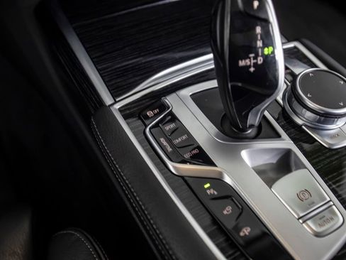 Used 2022 BMW 740i RWD image 31