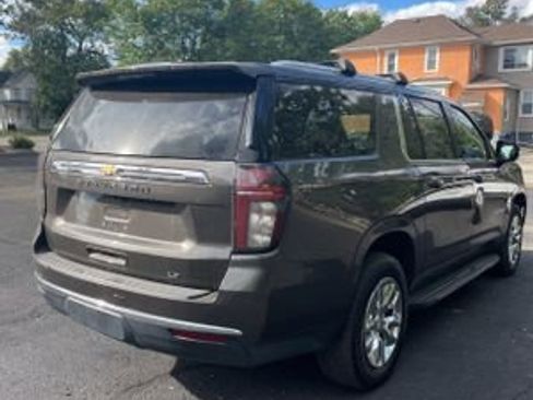 Used 2021 Chevrolet Suburban LT image 7
