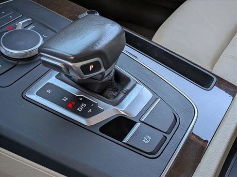 Used 2019 Audi Q5 Premium w/ Convenience Package image 12