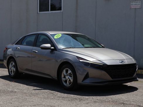 Used 2022 Hyundai Elantra SE FWD image 1