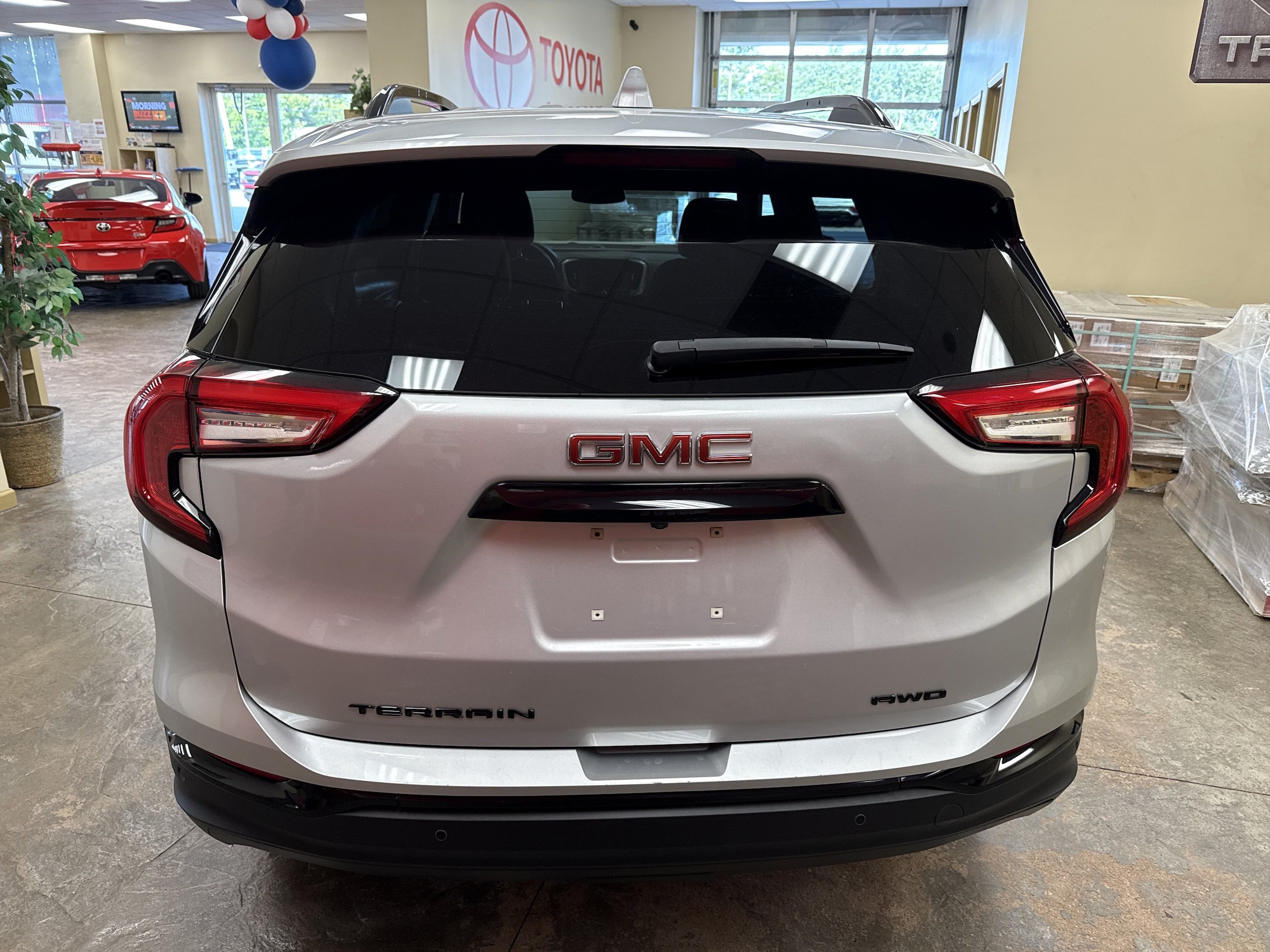 Used 2022 GMC Terrain SLE w/ Driver Convenience Package AWD/4WD image 12