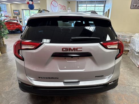 Used 2022 GMC Terrain SLE w/ Driver Convenience Package AWD/4WD image 12