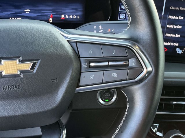 Used 2025 Chevrolet Traverse LT AWD/4WD image 32