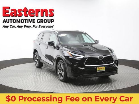 Used 2021 Toyota Highlander XLE AWD/4WD image 52