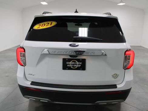 Used 2021 Ford Explorer XLT w/ Equipment Group 202A image 8