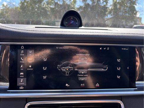 Used 2017 Porsche Panamera 4S image 32