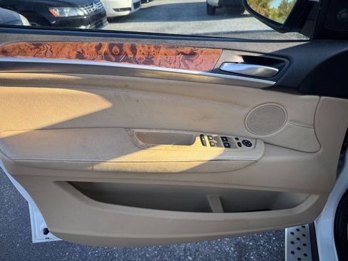 Used 2010 BMW X5 xDrive30i image 12