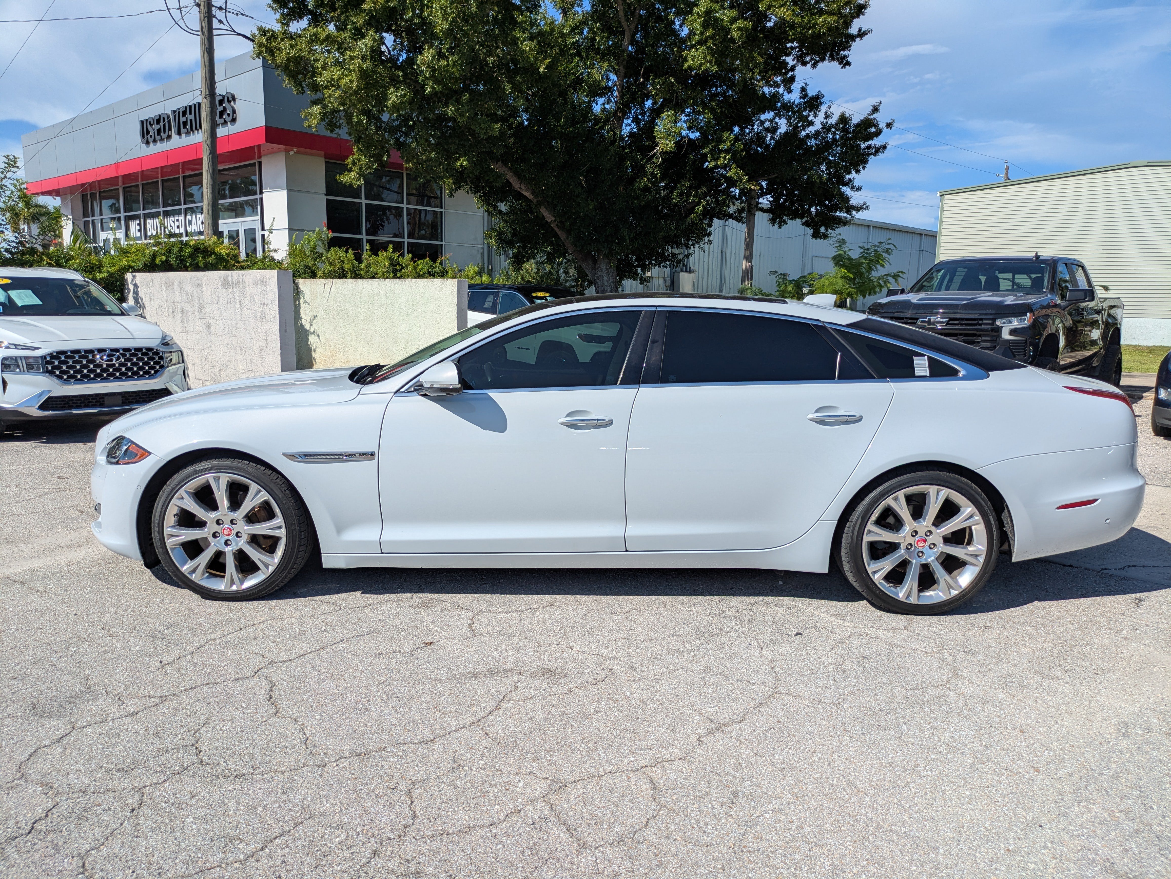Used 2017 Jaguar XJ L Portfolio RWD image 11