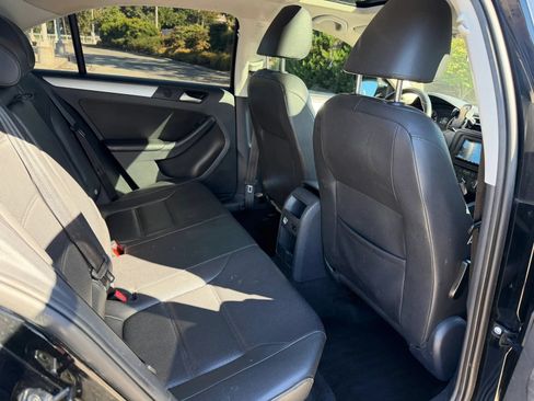 Used 2013 Volkswagen Jetta SE FWD image 21