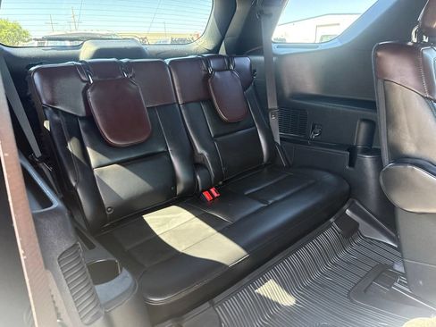 Used 2020 Ford Explorer Platinum w/ Premium Technology Package AWD/4WD image 39