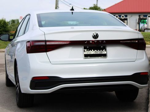 Used 2025 Volkswagen Jetta Sport FWD image 19