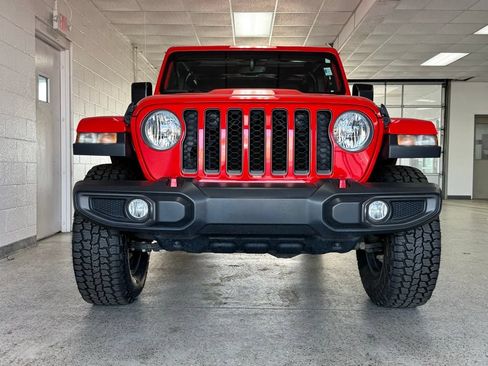 Used 2023 Jeep Gladiator Rubicon w/ Trailer Tow Package AWD/4WD image 3