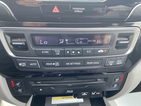 Used 2022 Honda Pilot Elite image 43