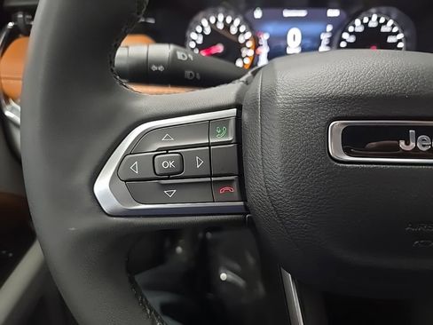 Used 2023 Jeep Compass Limited image 19