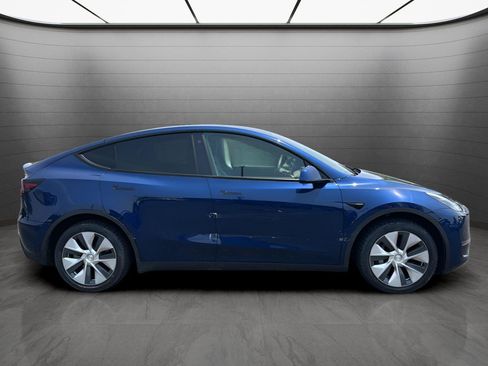Used 2022 Tesla Model Y Long Range image 6