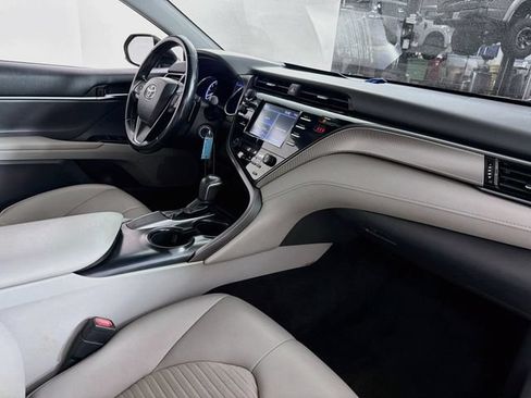 Used 2019 Toyota Camry SE FWD image 31