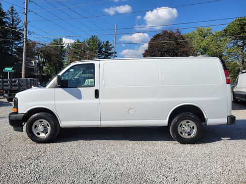 Used 2017 Chevrolet Express 2500 image 5